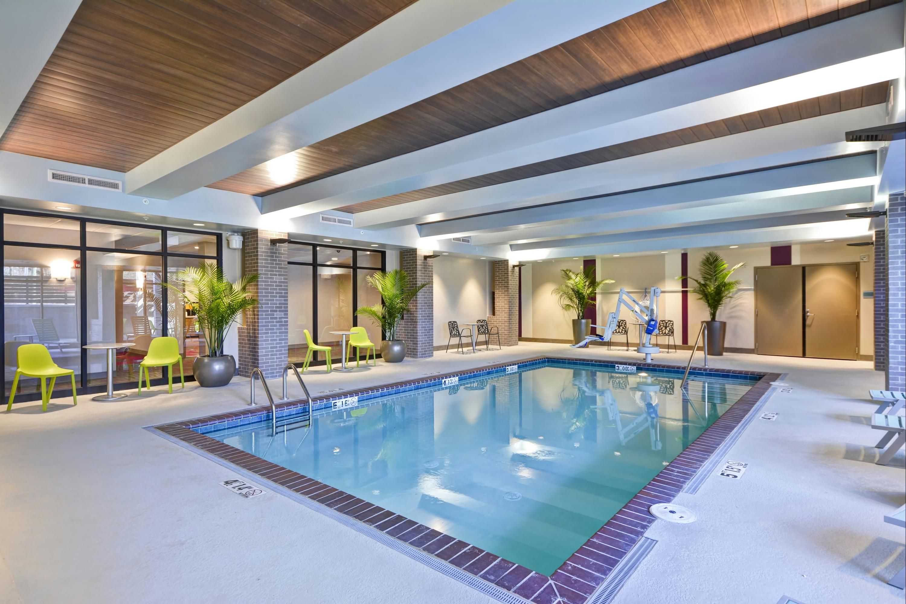 Home2 Suites by Hilton Kansas City KU Medical Center - Kansas City - Pool