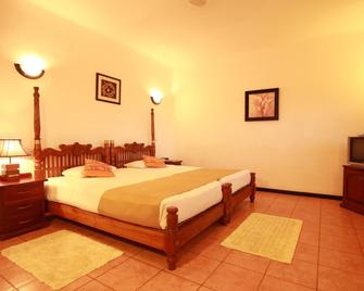 Royal Beach Resort - Induruwa - Phòng ngủ