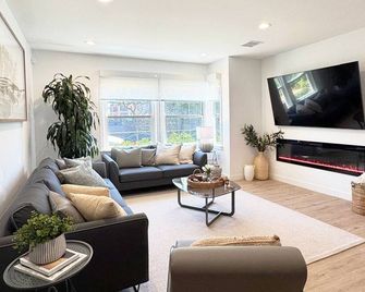 Stylish 3br/3ba Oasis Near Century City - Fh1 - Los Angeles - Pokój dzienny