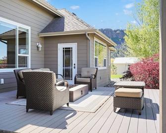 Lakeside Luxury at Red Rock Shadow Ranch - Electric City - Patio