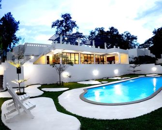 Vorona Resort - Ban Kaeng Raboet - Bazén