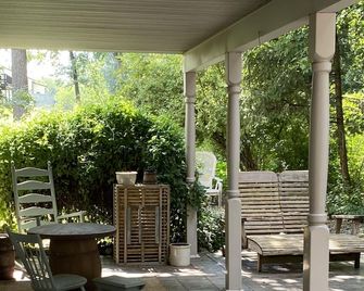 Old HomesteadRest, relax and renew at this quaint getaway. - Shippensburg - Patio