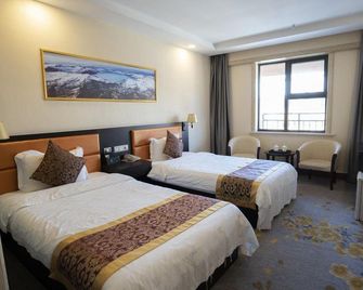 Deli Holiday Hotel - Baishan - Bedroom