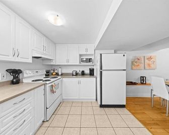 Central Canal 1 Bdrm w/private entrance, parking, deck. Beautiful area - Ottawa - Cucina