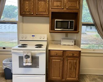 Beautiful historic home on Wittenberg campus. Peaceful setting w/ grand piano. - Springfield - Kuchyň