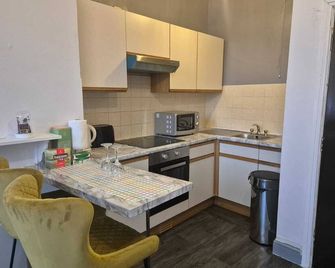 Unique City one bedroom Apartment in the city of Wolverhampton - Wolverhampton - Kitchen