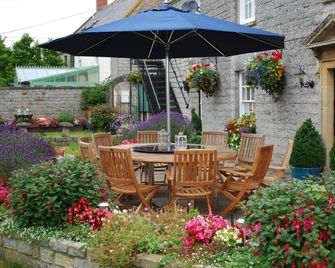 Ground Floor Twin En-Suite Room - Wells - Patio