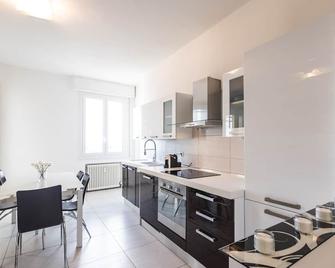 Ravenna Sky View Apartment - Ravenna - Kitchen