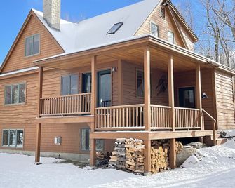 On Mountain Home, Spectacular Mountain Views, Ski to the door - Carrabassett Valley - Edificio