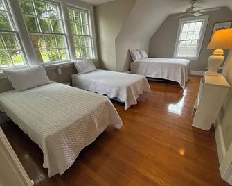 3br/2ba Cottage • Sleeps 8 • Short Walk To Smith River – Martinsville - Martinsville - Slaapkamer