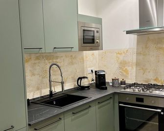 Fervore Luxury Rooms-Apartments - Palermo - Cocina