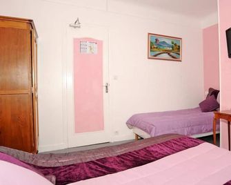 Hôtel La Tour - Sully-sur-Loire - Schlafzimmer