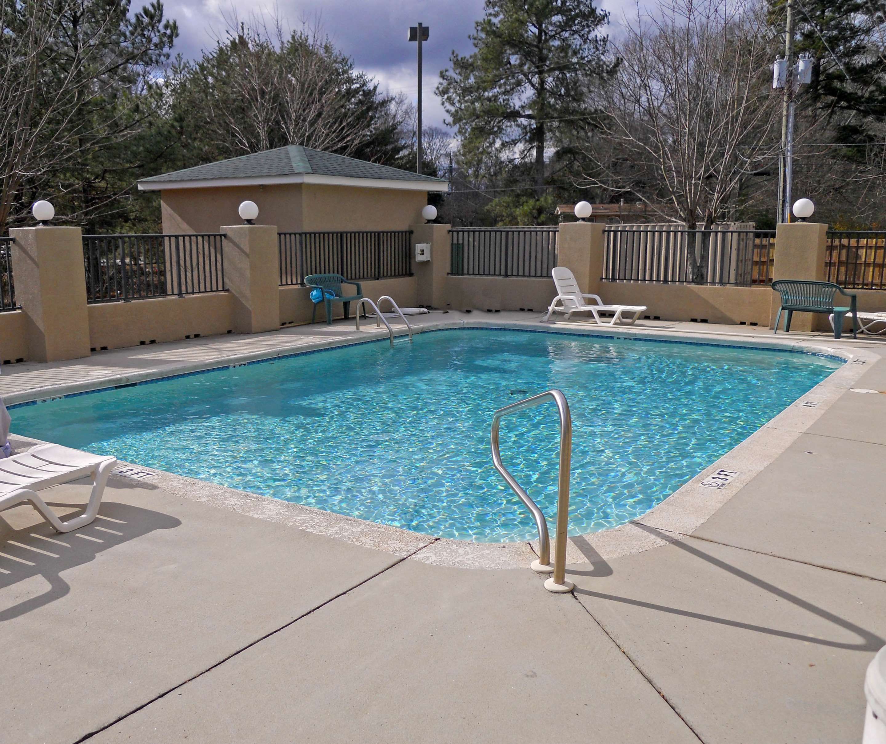 Americas Best Inn & Suites - Decatur - Decatur (Georgia) - Piscina