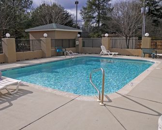 America's Best Inn & Suites - Decatur - Декейтер - Басейн