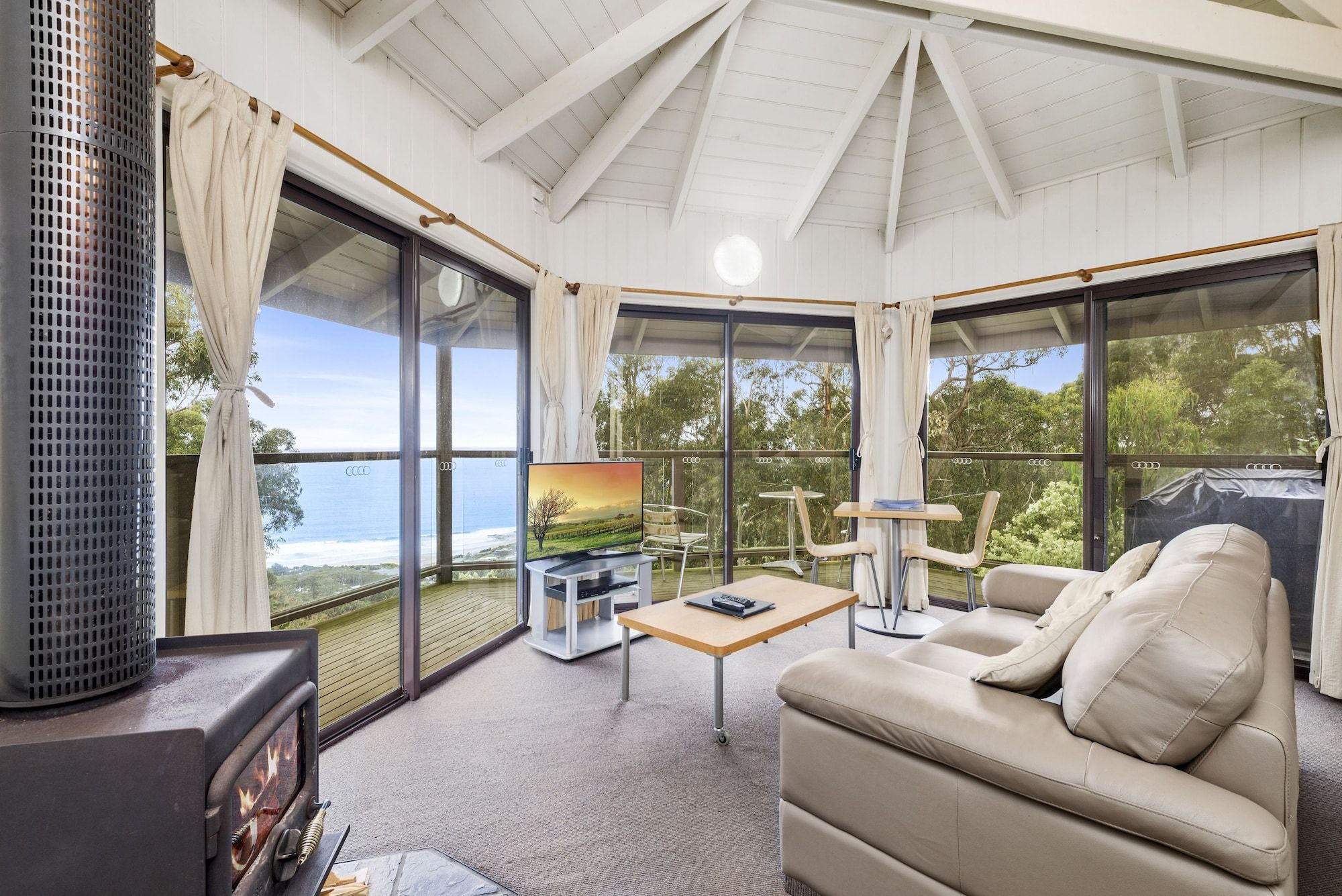 Beacon Point Ocean View Villas - אפולו ביי - סלון