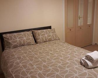 Handy Dale House - Bathgate - Bedroom