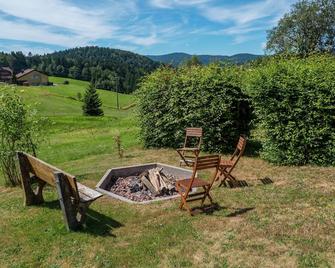 Spacious Apartment in Wehrhalden near Cross Country Skiing - Herrischried - Patio