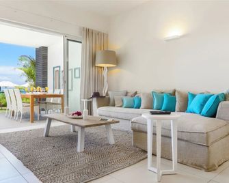 Myra Seafront Suites With Lov - Cap Malheureux - Huiskamer