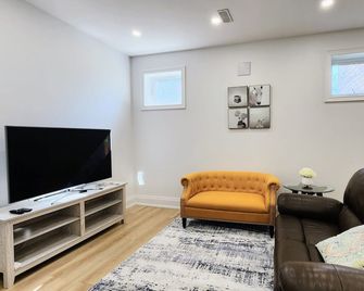 Serene High-celling Retreat in Upsacle and Safe Neighbourhood - Оквілл - Вітальня