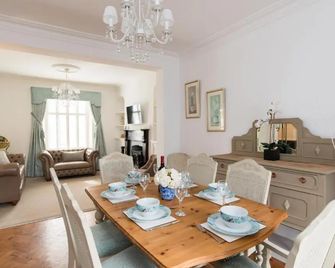 145 New Road - Porthcawl - Eetruimte