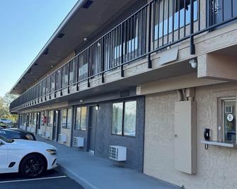 Cyber Inn - Augusta - Building