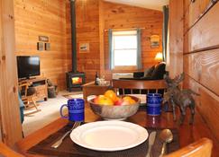 Romantic One-Bedroom Cabin Near Smuggler's Notch - Jeffersonville - Essbereich