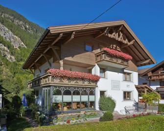 Gästehaus Renate - Längenfeld - Building