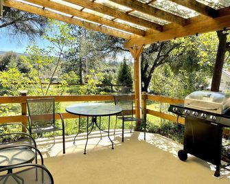 Pine Suite - Sierra Mountain Lodge - Ahwahnee - Balcony