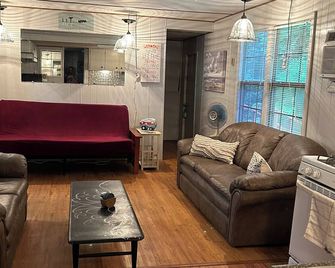 Sardis Fish Camp north side near Holiday Lodge/Teckville, 1 mile from boat ramp - Como - Living room