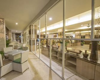Lorin Syariah Solo Hotel - סורקטה