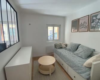 Charmant Studio Centre Ville - Bagnols-sur-Cèze - Salon