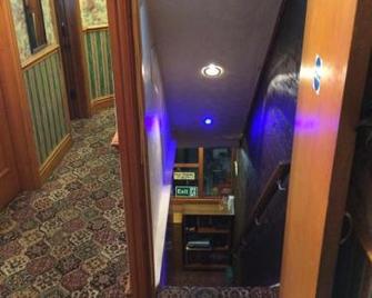 Pine Lodge Hotel - Blackpool - Hallway