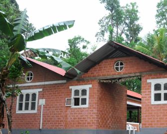 Pop Natures Chalet Homestay - Sakleshpur - Building
