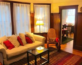 Location, Location, Location - San Francisco - Wohnzimmer