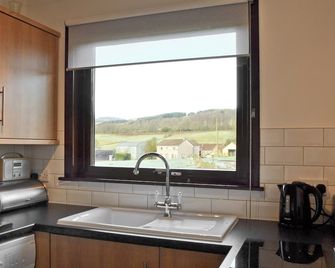 2 bedroom accommodation in Rumbling Bridge, near Kinross - Kinross - Kitchen