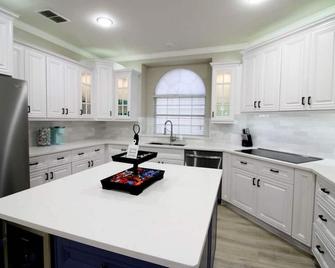Deja Blue Lagoon & Games - McKinney - Kitchen