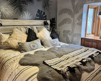 Galena Shores - Peoria Heights - Bedroom