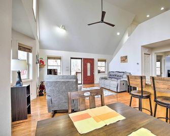 Cozy Hayesville Retreat w/ Deck & Mtn Views! - Hayesville