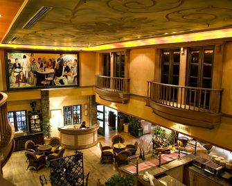 Merdeka Palace Hotel & Suites - קוצ'ינג - מסעדה