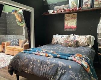 The Atrium - A Boutique Hotel - Suite 16 - Perryville - Bedroom