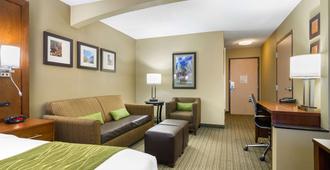 Comfort Inn & Suites Kansas City - Northeast - Kansas City - Living room