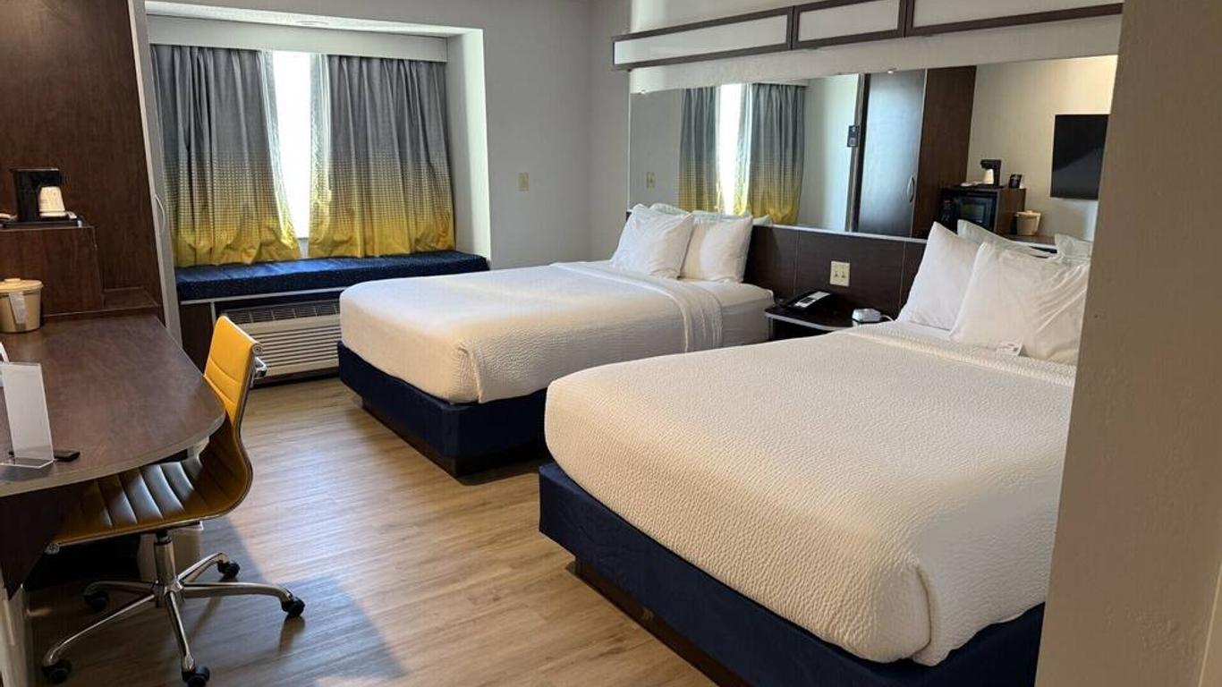 Microtel Inn & Suites by Wyndham Triadelphia/Wheel