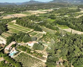 Gîte \'Le Rosier\' Le Mas Des Charrettes - Crestet - Vista del exterior