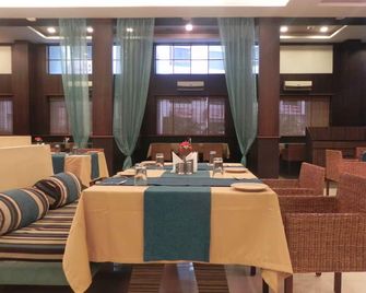 هوتل ريفا ريجنسي - شيردى - مطعم