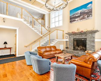 Stratton Mountain Condo with Shared Pool, Hot Tubs, and Sauna - Walk to Lifts - Stratton - Living room