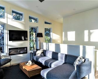 2 Bdr | Private, Stylish & All New - Fernie - Living room
