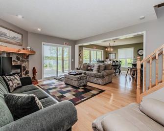 Lakeside Retreat With Hot Tub & Dock - Lion's Head - Living room