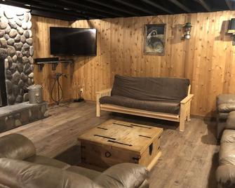 Wapati Bluffs and Suites\n - Porcupine Plain - Sala de estar