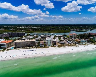 Great Rates!! Steps From The Beach!!!!! Very Clean Condo!!! Great Value!! - Indian Shores - Beach