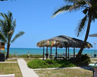 Oceanfront Sea Scape Motel - Indialantic - Strand